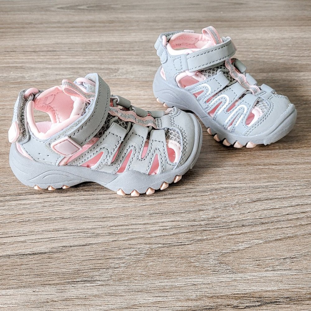 Cat & Jack Afton Hiking Sandals light gray/pink 5